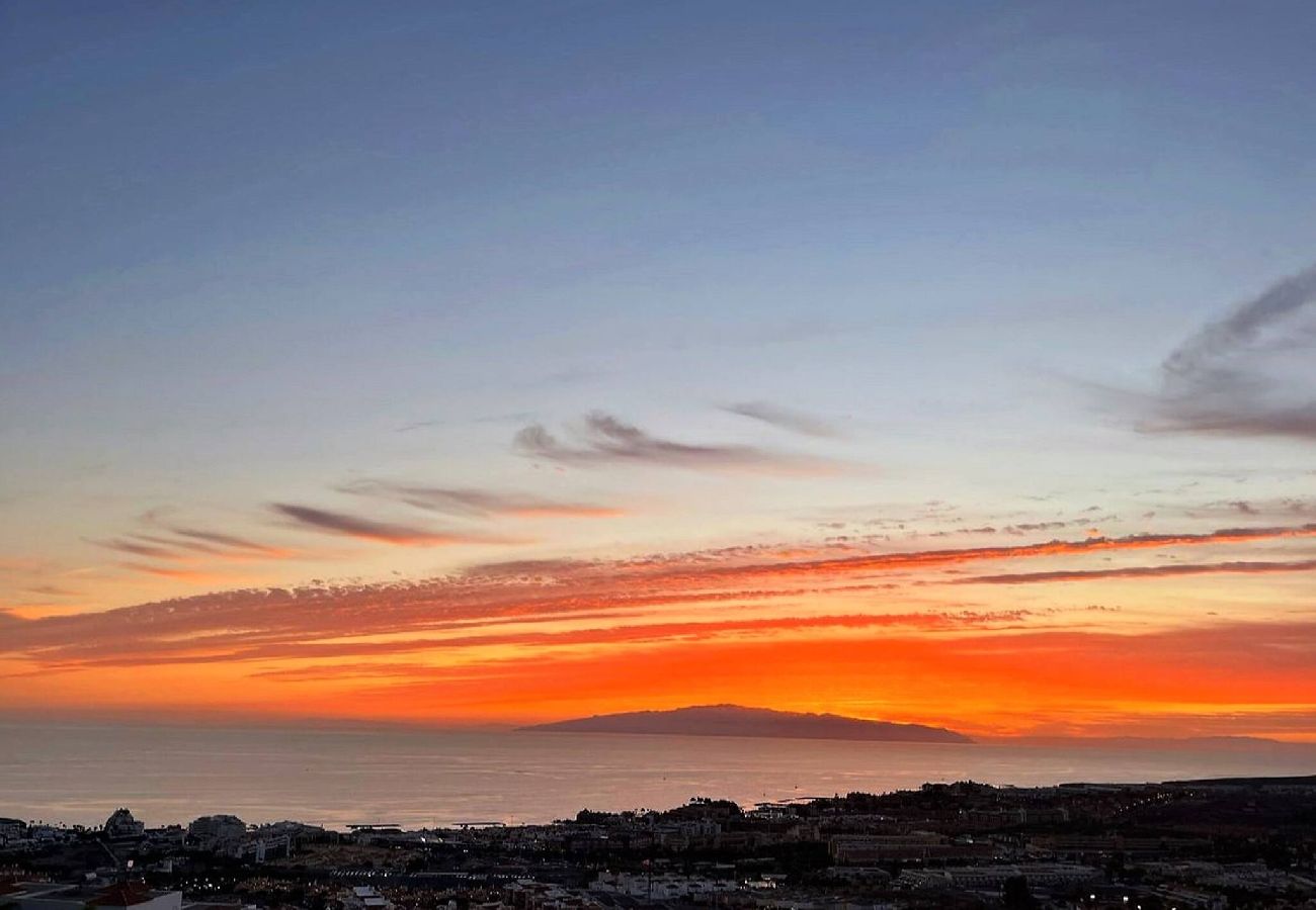 Apartamento en Costa Adeje - The Penthouse, Fabulous Sunset, Heated Pool, Fiber