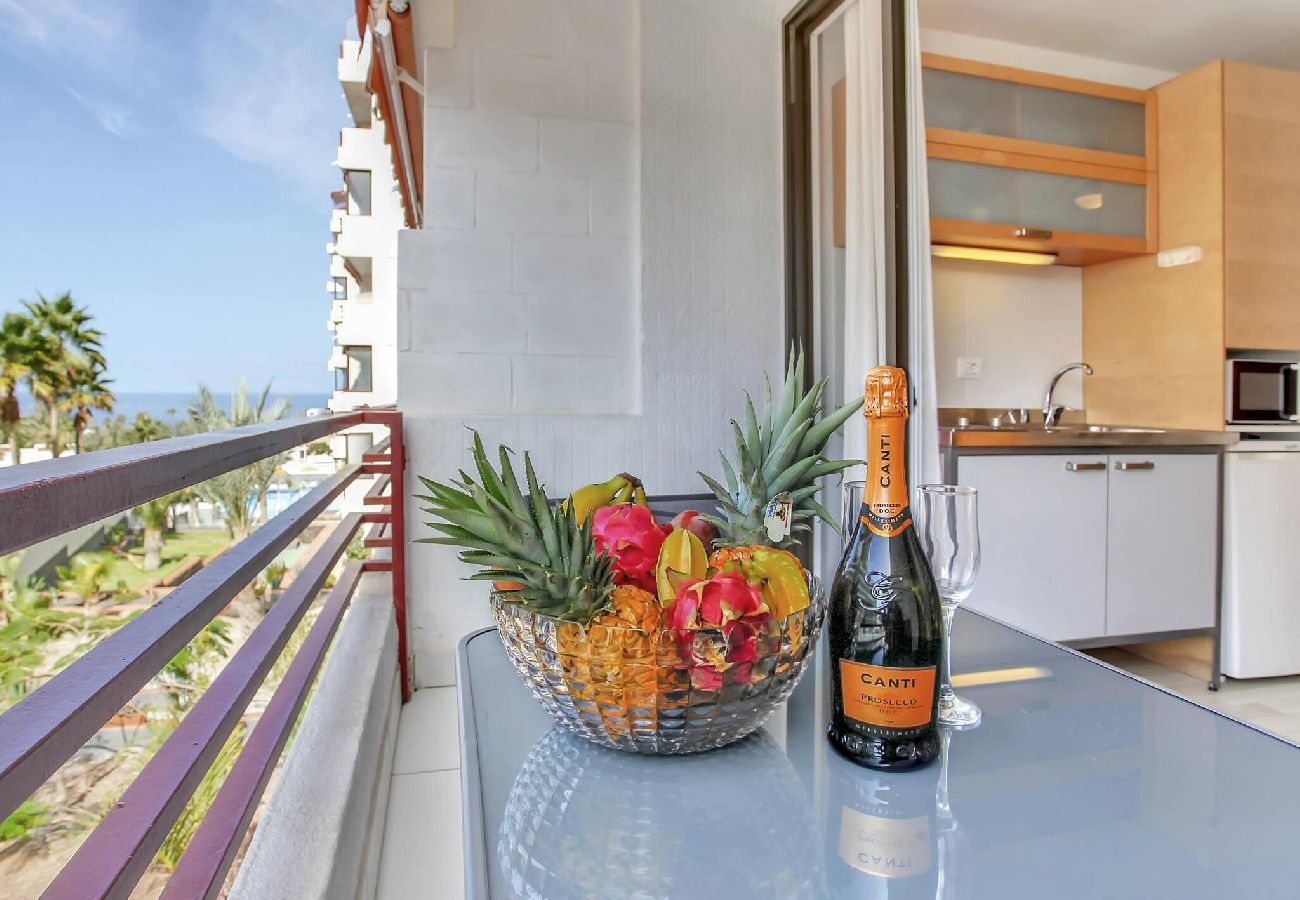 Estudio en Playa de Las Americas - ON THE BEACH, Sea View, Fast Fiber, Pool, Parking 