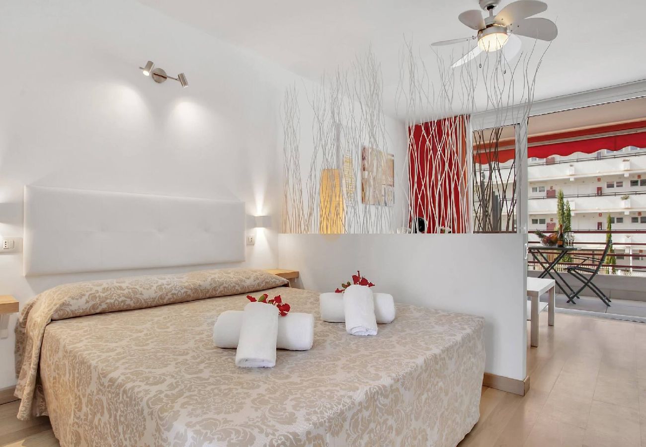 Estudio en Playa de Las Americas - ON THE BEACH, Sea View, Fast Fiber, Pool, Parking 