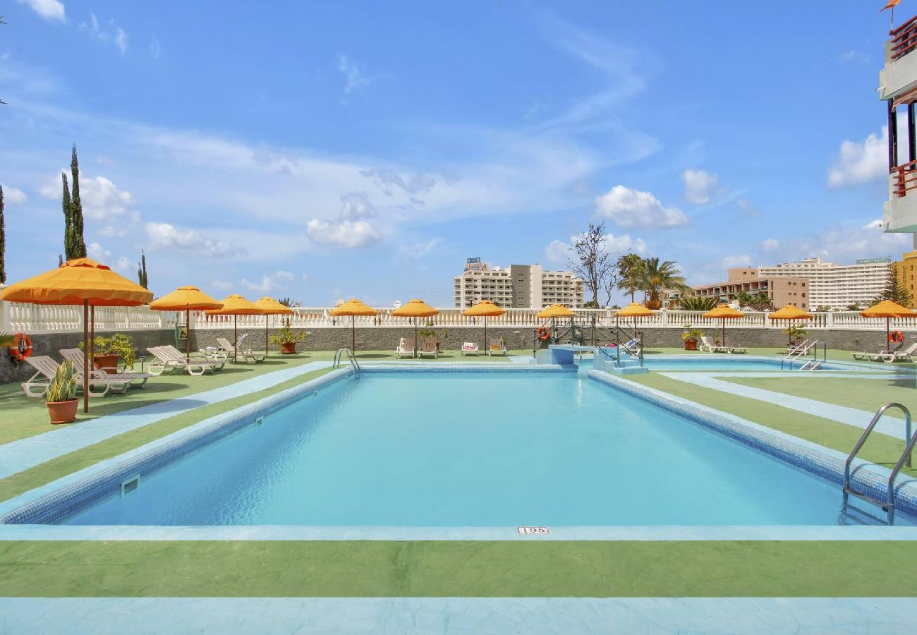 Estudio en Playa de Las Americas - ON THE BEACH, Sea View, Fast Fiber, Pool, Parking 