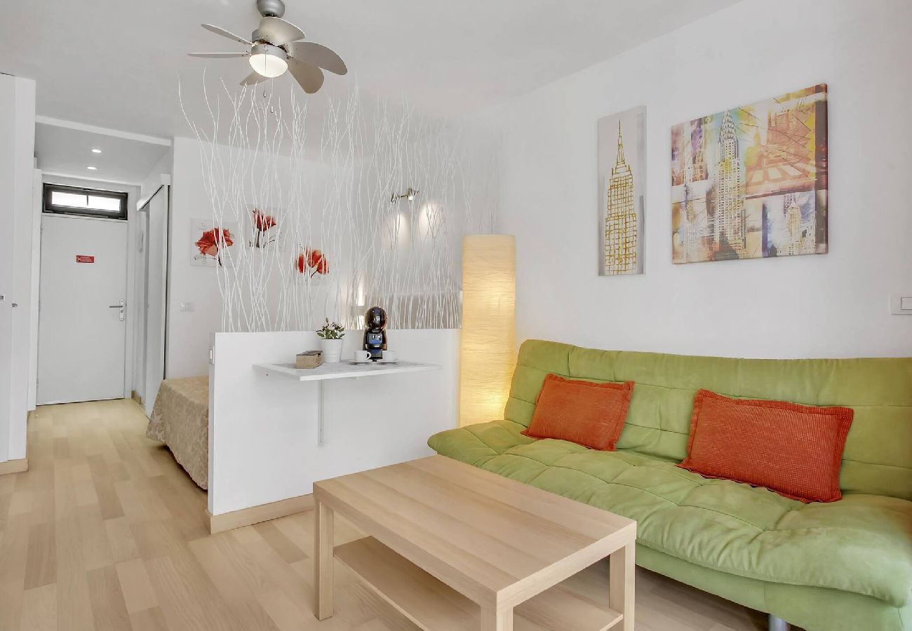 Estudio en Playa de Las Americas - ON THE BEACH, Sea View, Fast Fiber, Pool, Parking 