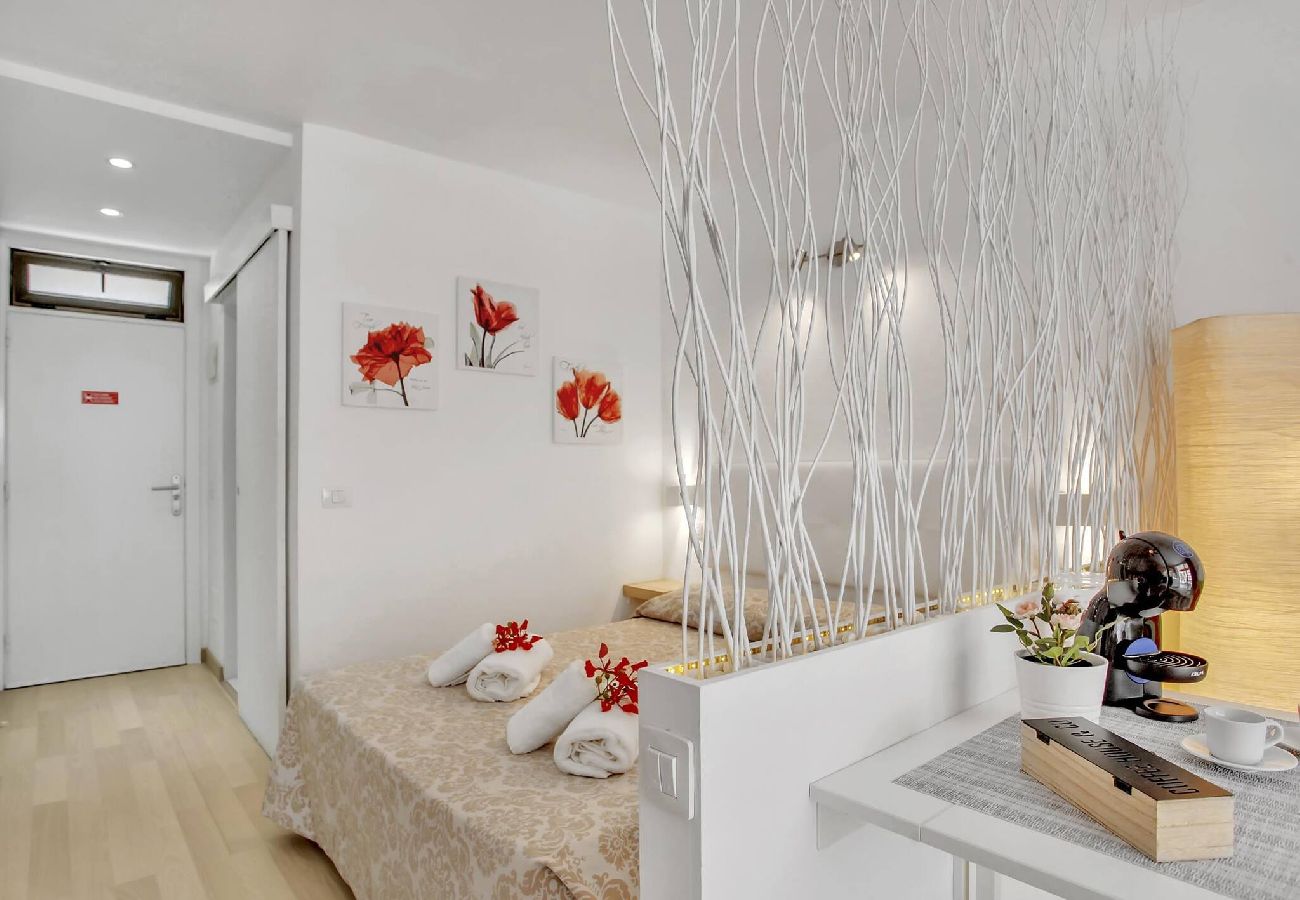 Estudio en Playa de Las Americas - ON THE BEACH, Sea View, Fast Fiber, Pool, Parking 