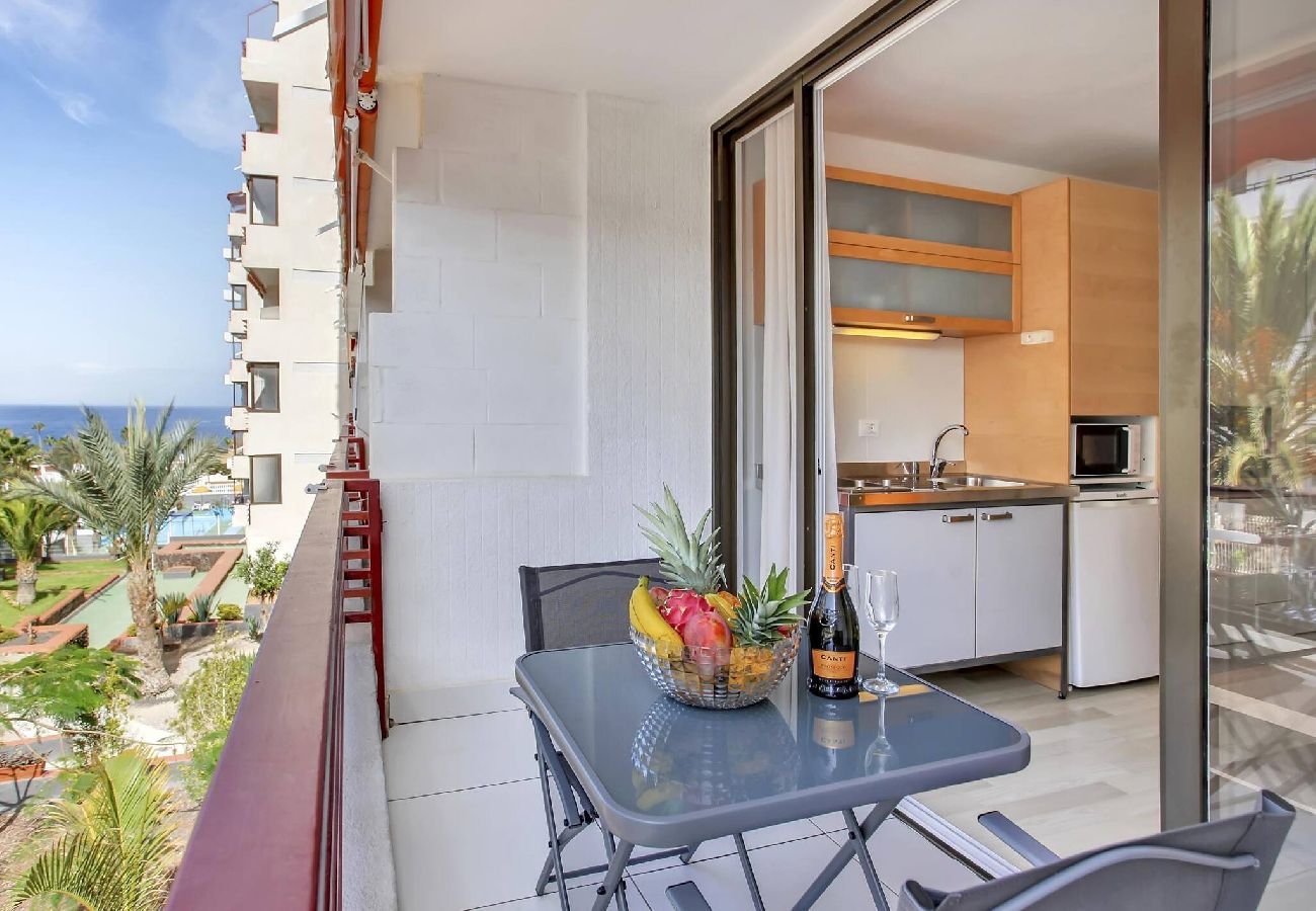 Estudio en Playa de Las Americas - ON THE BEACH, Sea View, Fast Fiber, Pool, Parking 