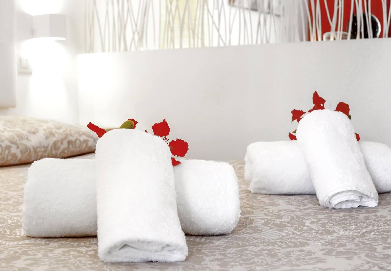 Estudio en Playa de Las Americas - ON THE BEACH, Sea View, Fast Fiber, Pool, Parking 