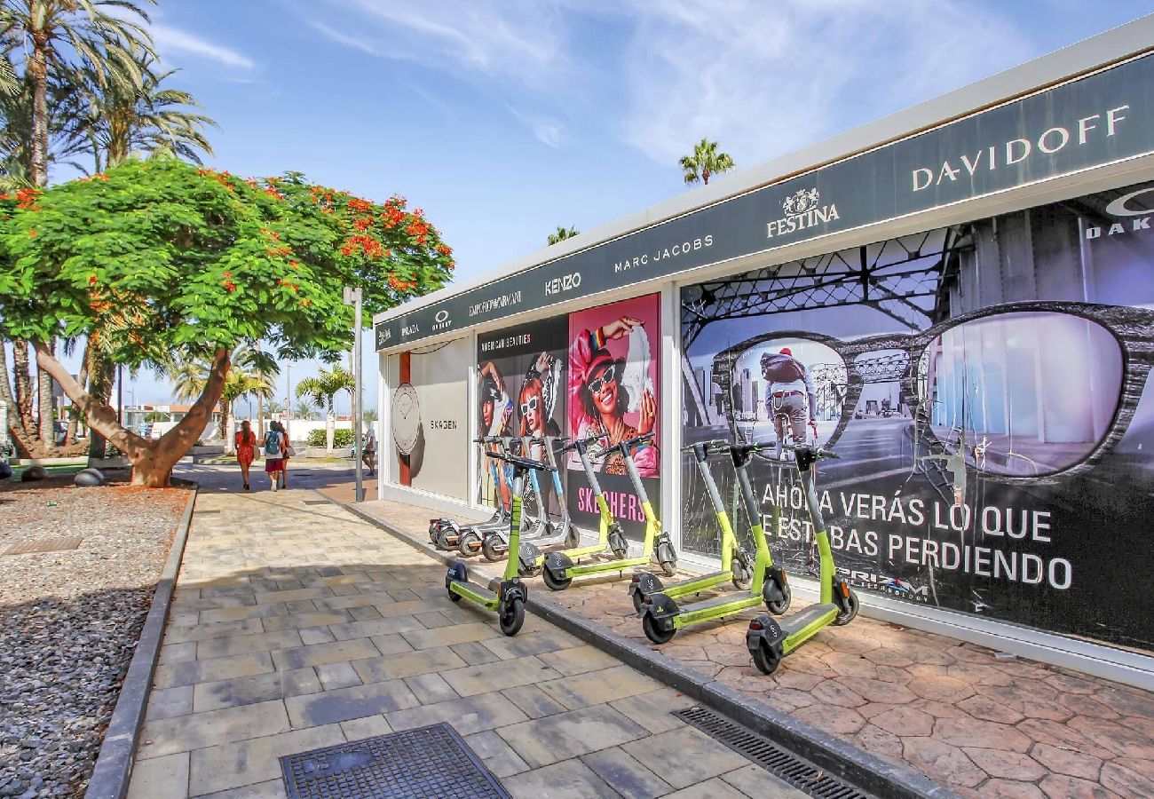 Estudio en Playa de Las Americas - ON THE BEACH, Sea View, Fast Fiber, Pool, Parking 