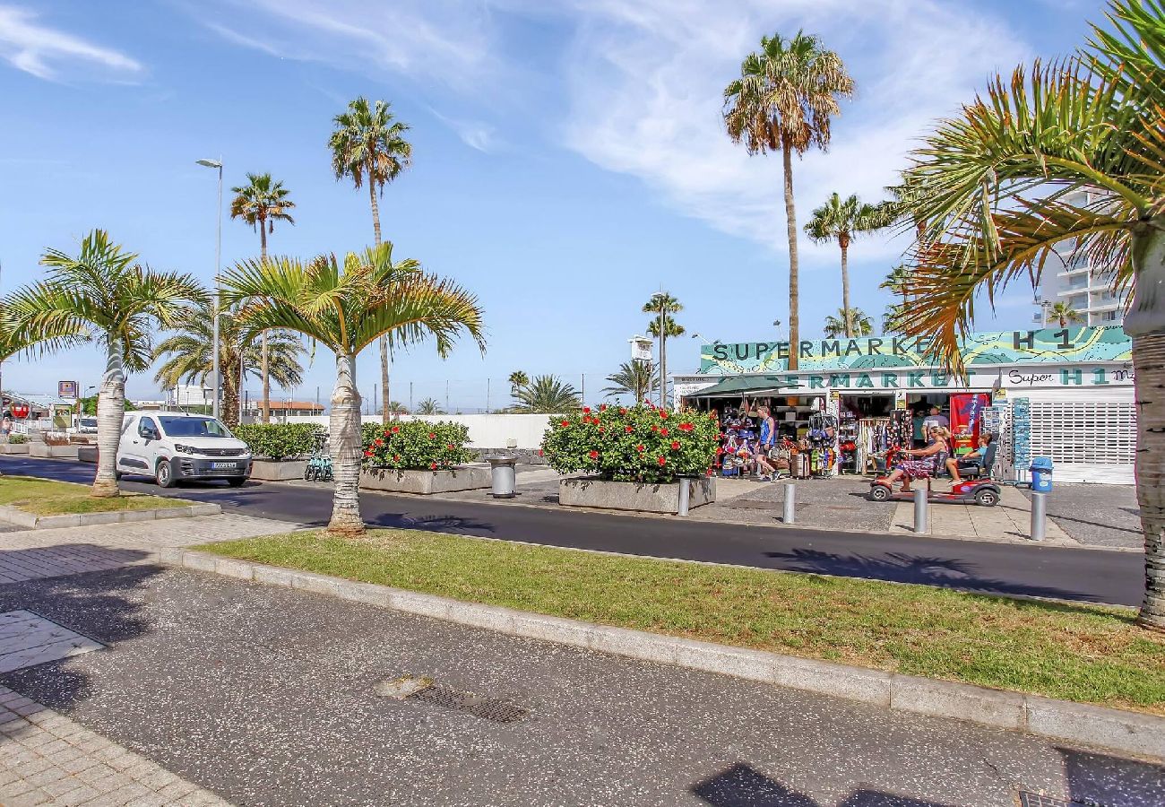 Estudio en Playa de Las Americas - ON THE BEACH, Sea View, Fast Fiber, Pool, Parking 