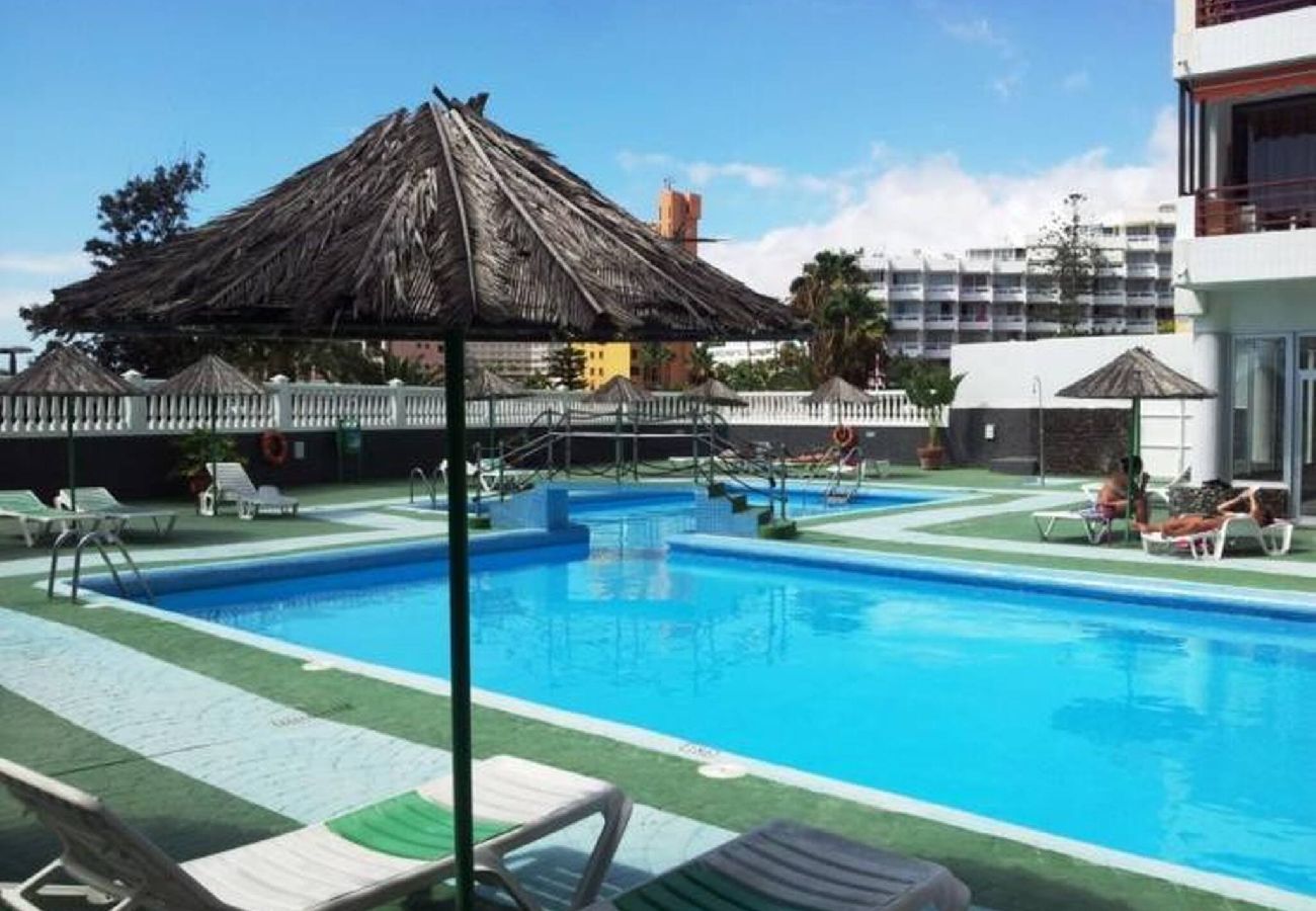 Estudio en Playa de Las Americas - ON THE BEACH, Sea View, Fast Fiber, Pool, Parking 