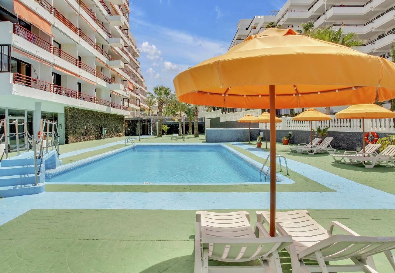 Estudio en Playa de Las Americas - ON THE BEACH, Sea View, Fast Fiber, Pool, Parking 