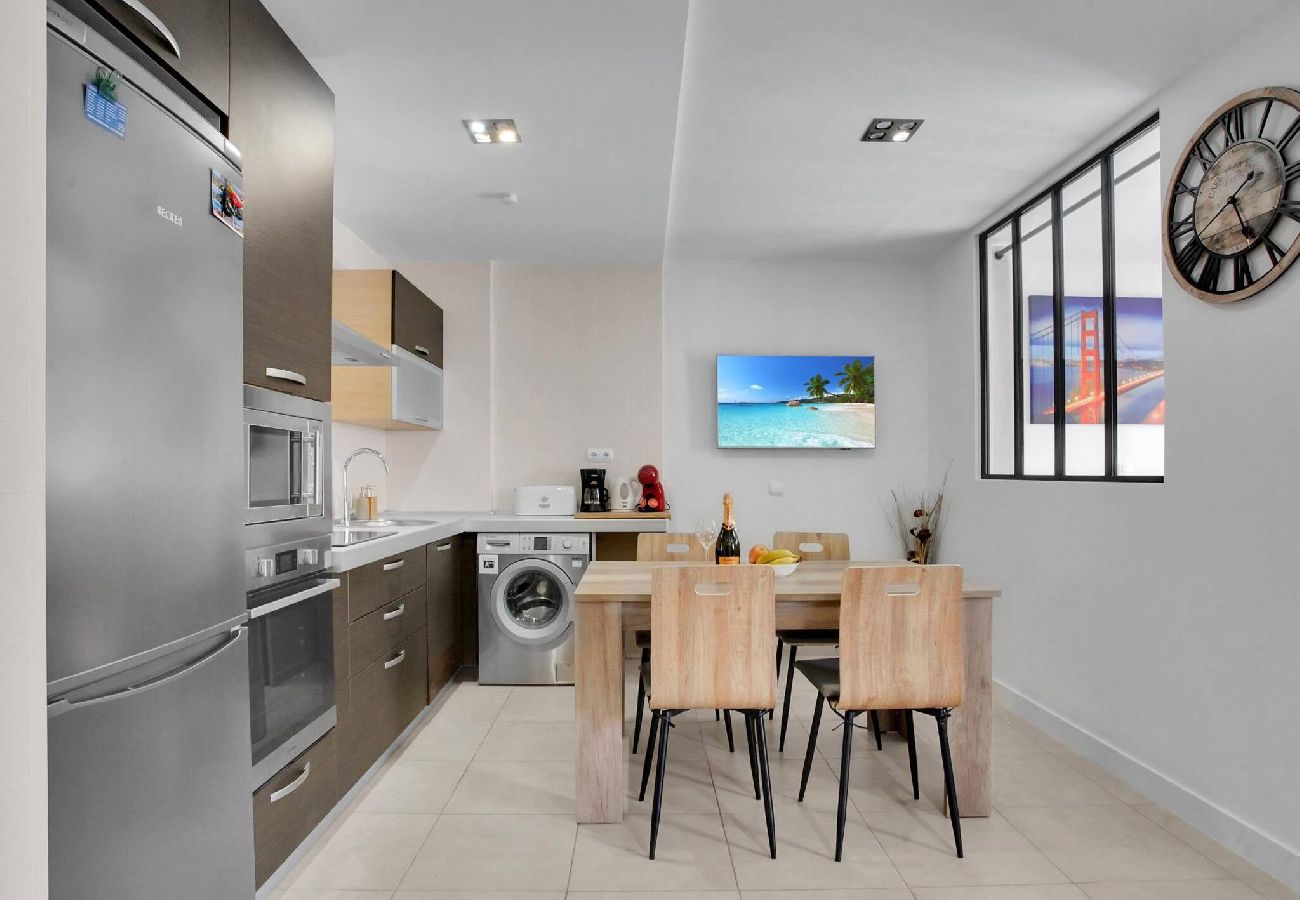 Apartamento en Palm - Mar - Nice Mocan, Garage, Pool, Fiber, Padel, A/C 