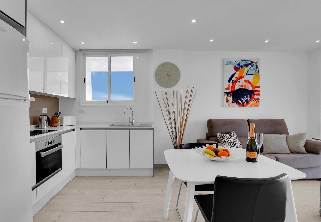 Apartamento en Los Cristianos - Stunning Holidays, SeaFront, On The Promenade 