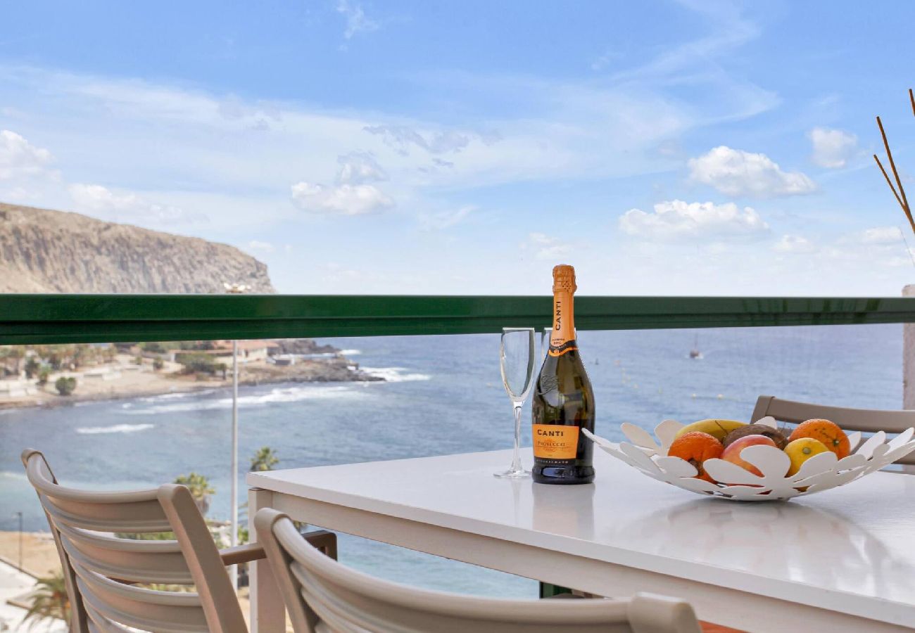 Apartamento en Los Cristianos - Stunning Holidays, SeaFront, On The Promenade 