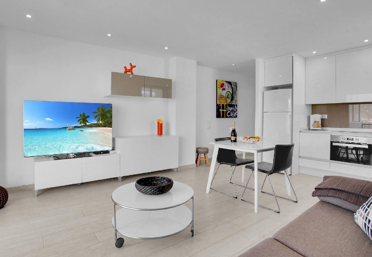 Apartamento en Los Cristianos - Stunning Holidays, SeaFront, On The Promenade 