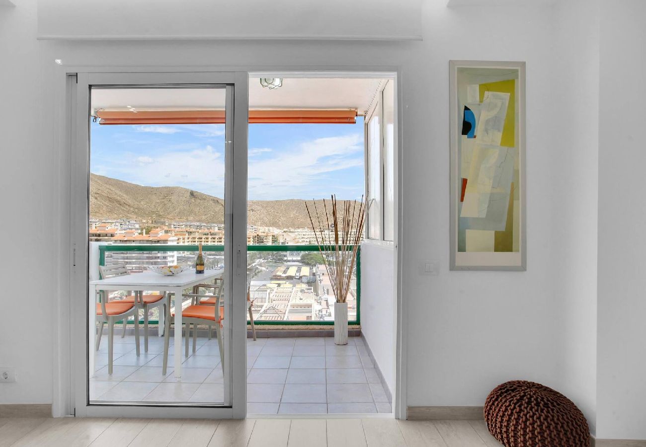 Apartamento en Los Cristianos - Stunning Holidays, SeaFront, On The Promenade 