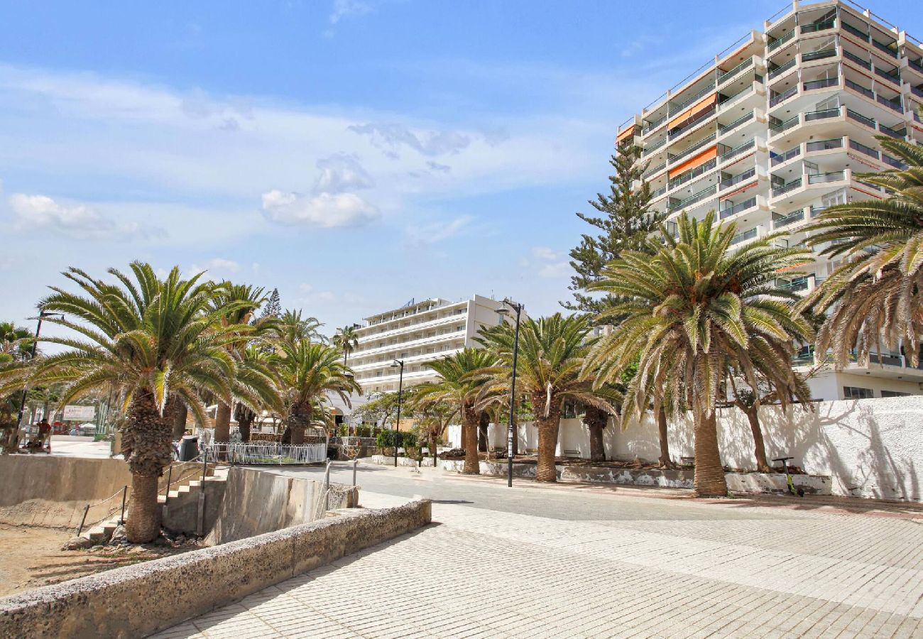 Apartamento en Los Cristianos - Stunning Holidays, SeaFront, On The Promenade 