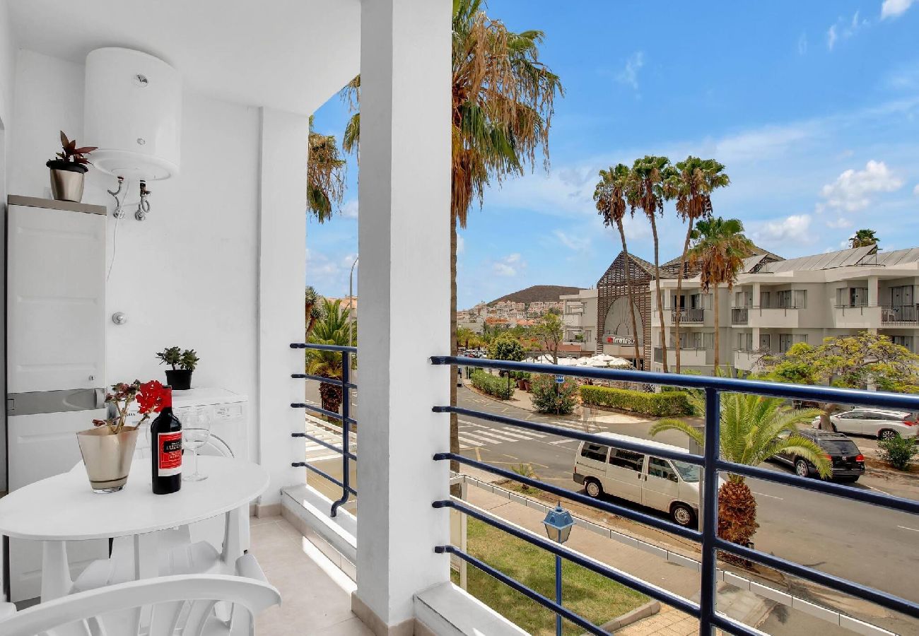 Apartamento en Los Cristianos - Ferdy's Home, Pool, Wi Fi, Downtown Los Cristianos 