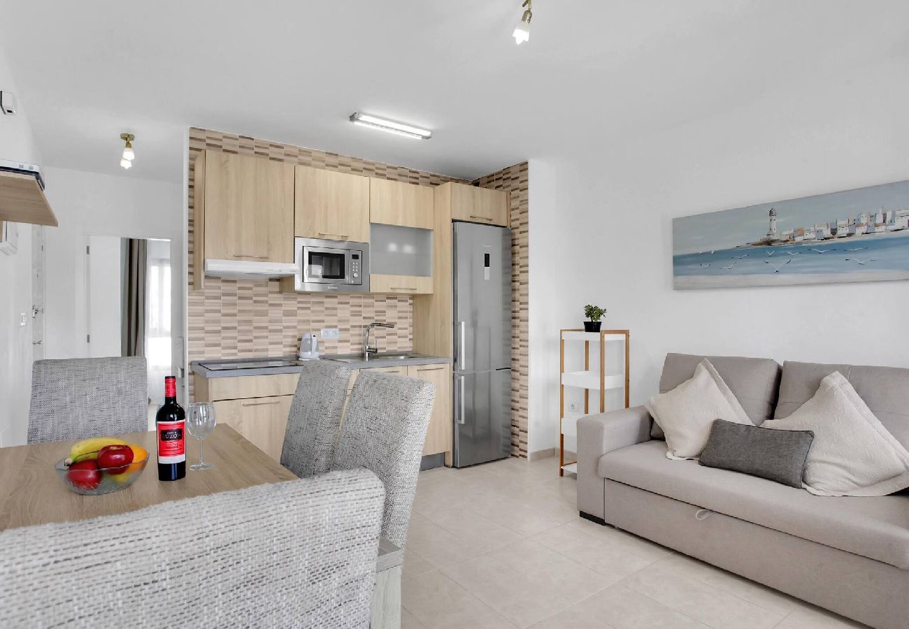 Apartamento en Los Cristianos - Ferdy's Home, Pool, Wi Fi, Downtown Los Cristianos 