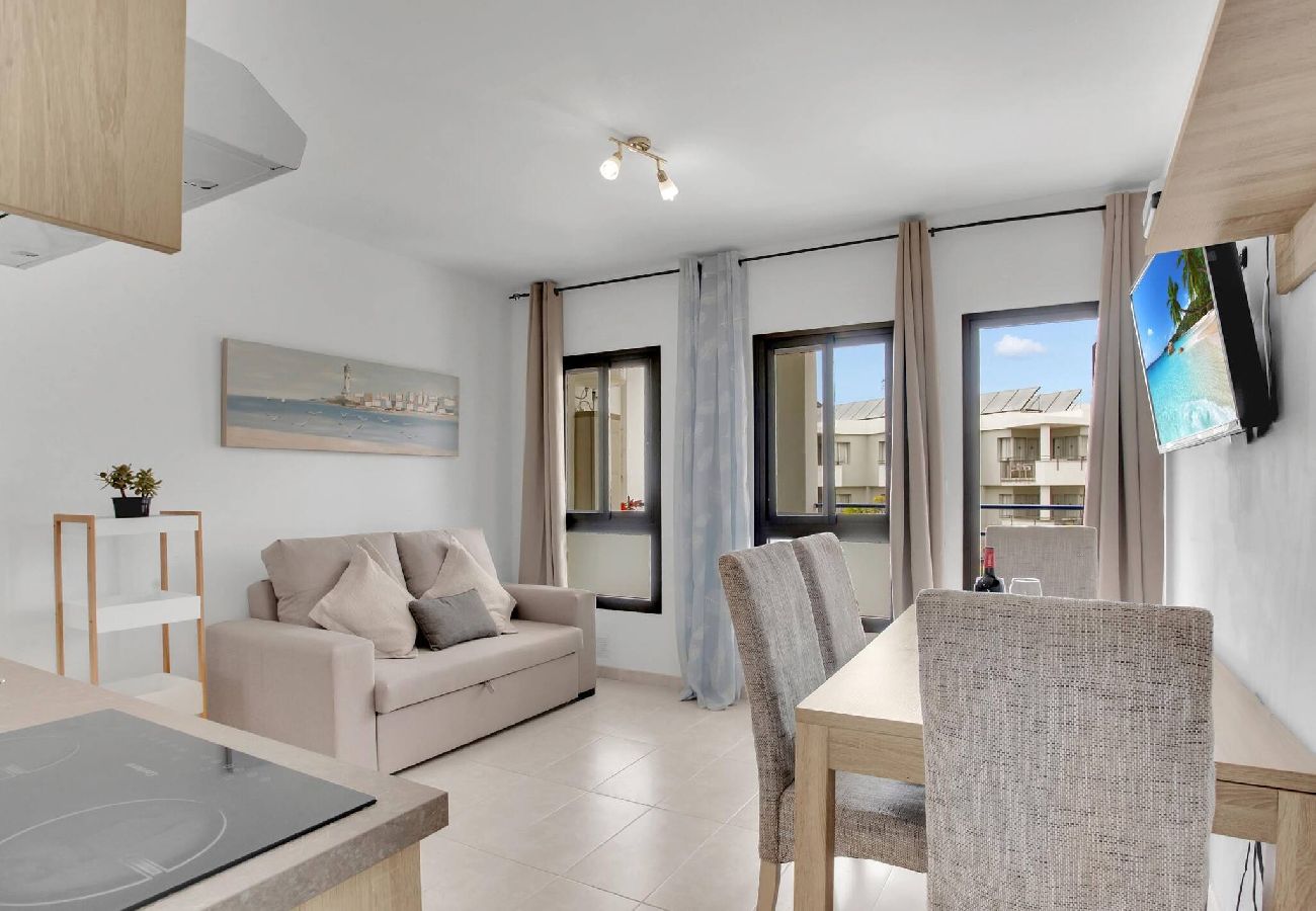 Apartamento en Los Cristianos - Ferdy's Home, Pool, Wi Fi, Downtown Los Cristianos 