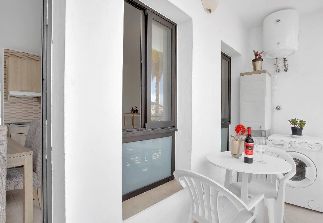 Apartamento en Los Cristianos - Ferdy's Home, Pool, Wi Fi, Downtown Los Cristianos 