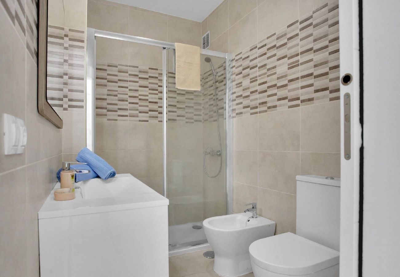 Apartamento en Los Cristianos - Ferdy's Home, Pool, Wi Fi, Downtown Los Cristianos 