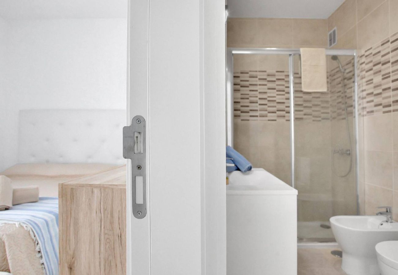Apartamento en Los Cristianos - Ferdy's Home, Pool, Wi Fi, Downtown Los Cristianos 