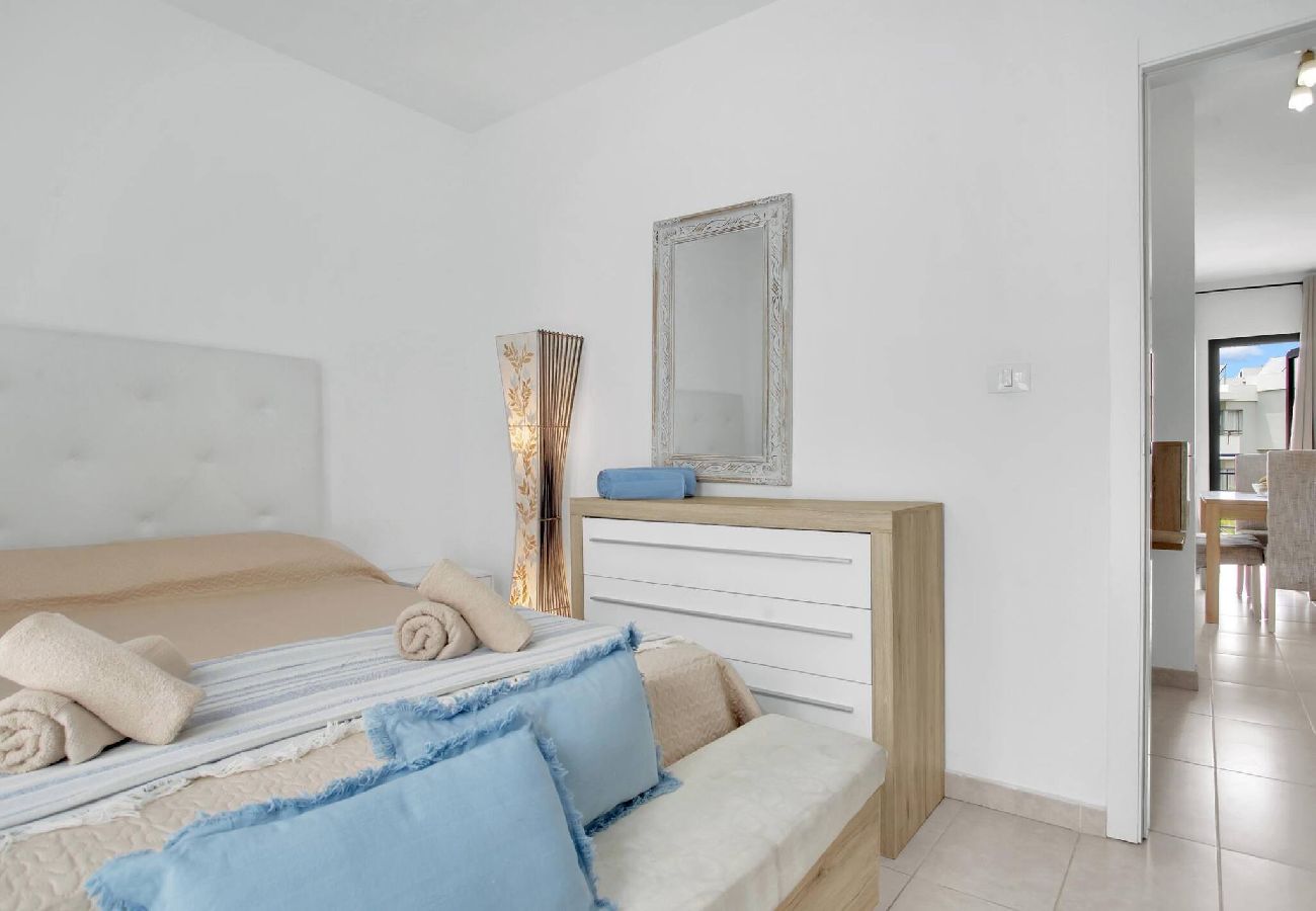 Apartamento en Los Cristianos - Ferdy's Home, Pool, Wi Fi, Downtown Los Cristianos 