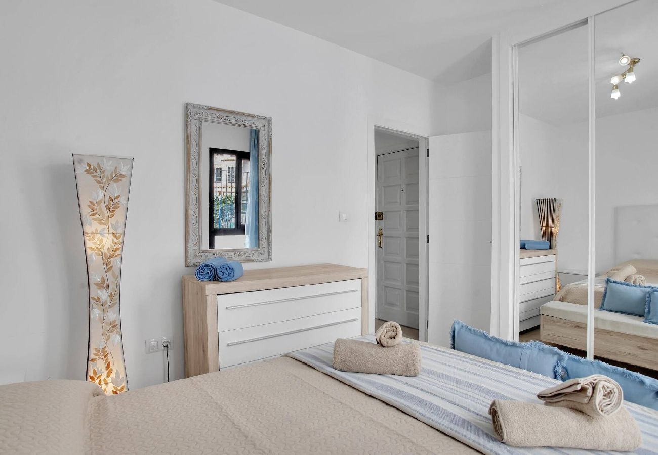 Apartamento en Los Cristianos - Ferdy's Home, Pool, Wi Fi, Downtown Los Cristianos 