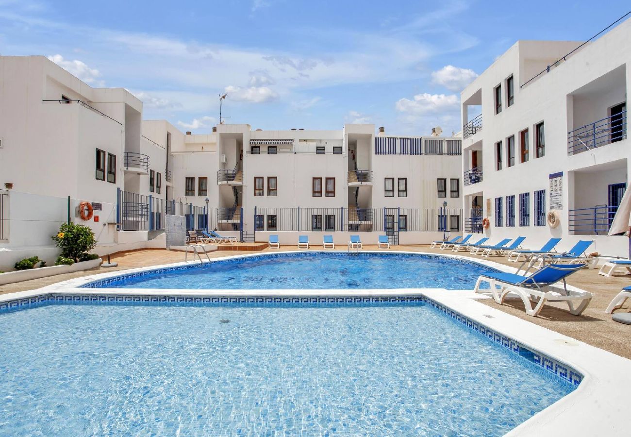 Apartamento en Los Cristianos - Ferdy's Home, Pool, Wi Fi, Downtown Los Cristianos 