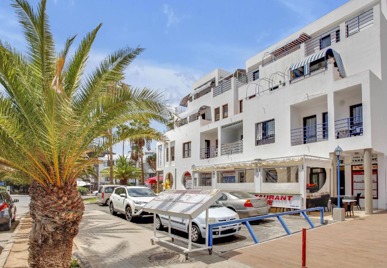 Apartamento en Los Cristianos - Ferdy's Home, Pool, Wi Fi, Downtown Los Cristianos 