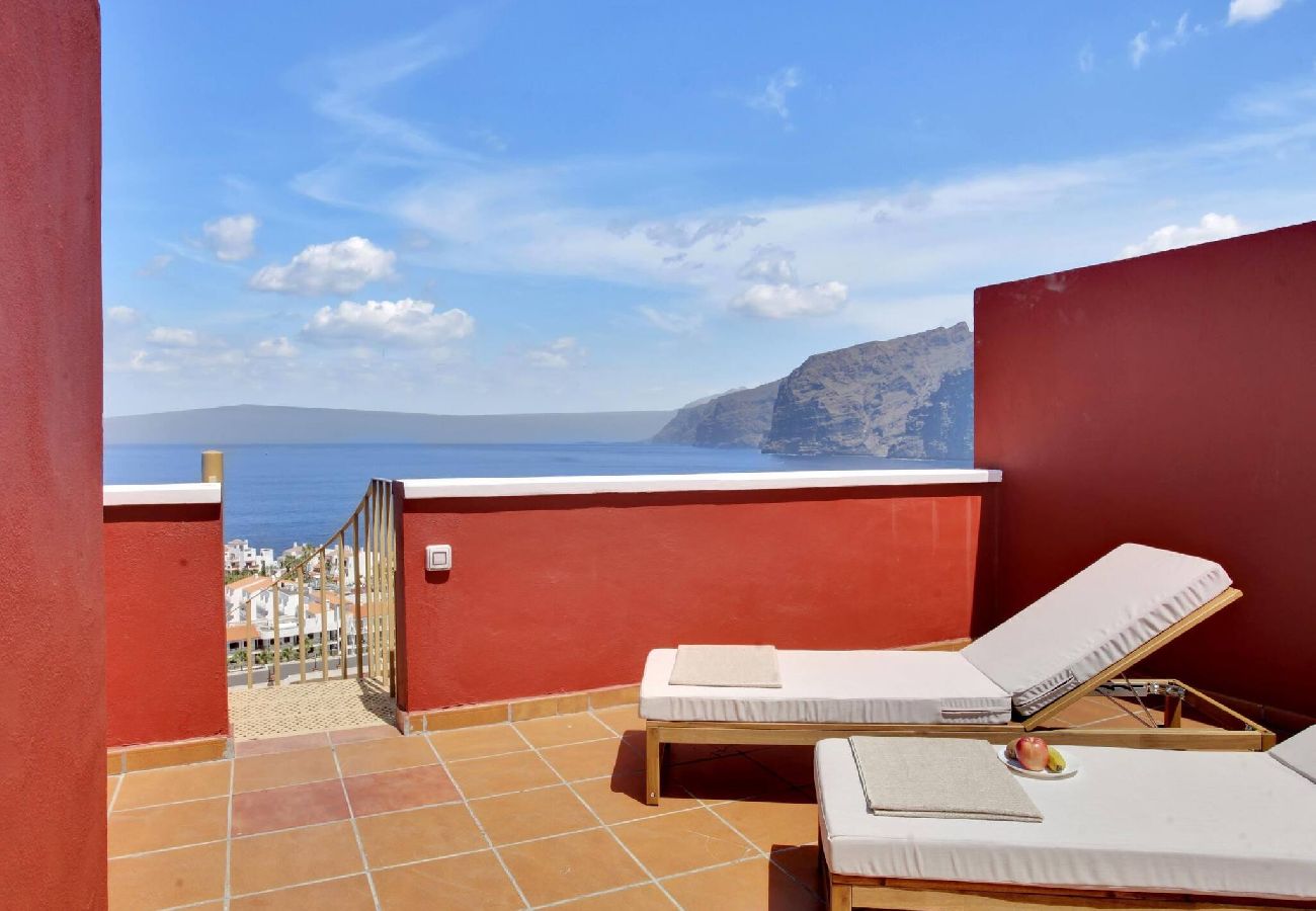 Apartamento en Puerto de Santiago - Penthouse The Cliffs, Huge Terrace, Bbq, Air C 