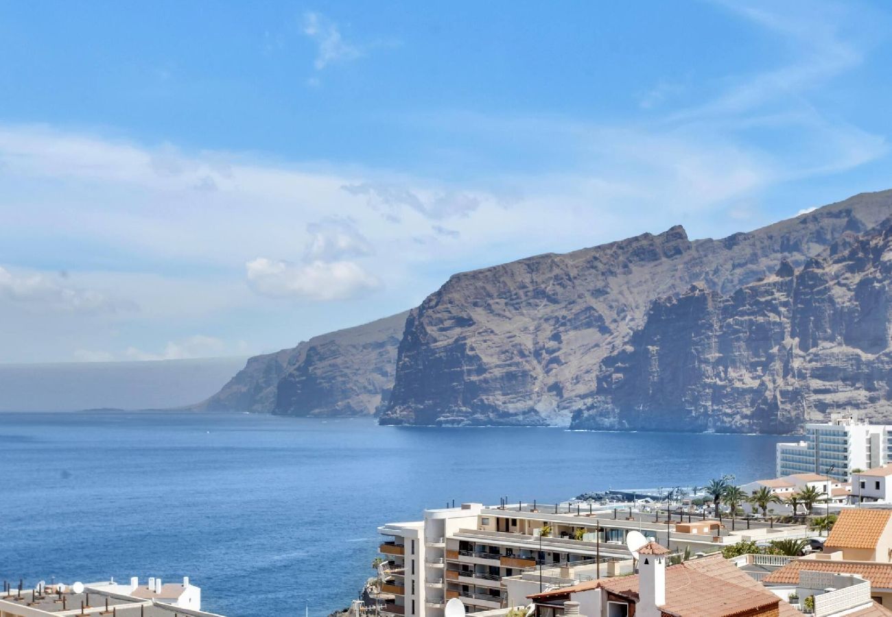 Apartamento en Puerto de Santiago - Penthouse The Cliffs, Huge Terrace, Bbq, Air C 