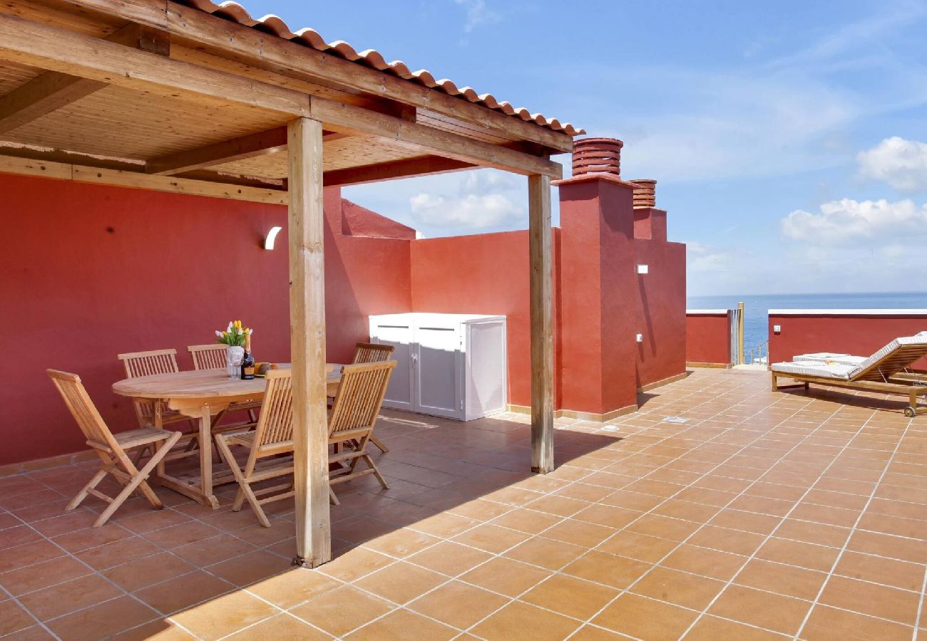 Apartamento en Puerto de Santiago - Penthouse The Cliffs, Huge Terrace, Bbq, Air C 