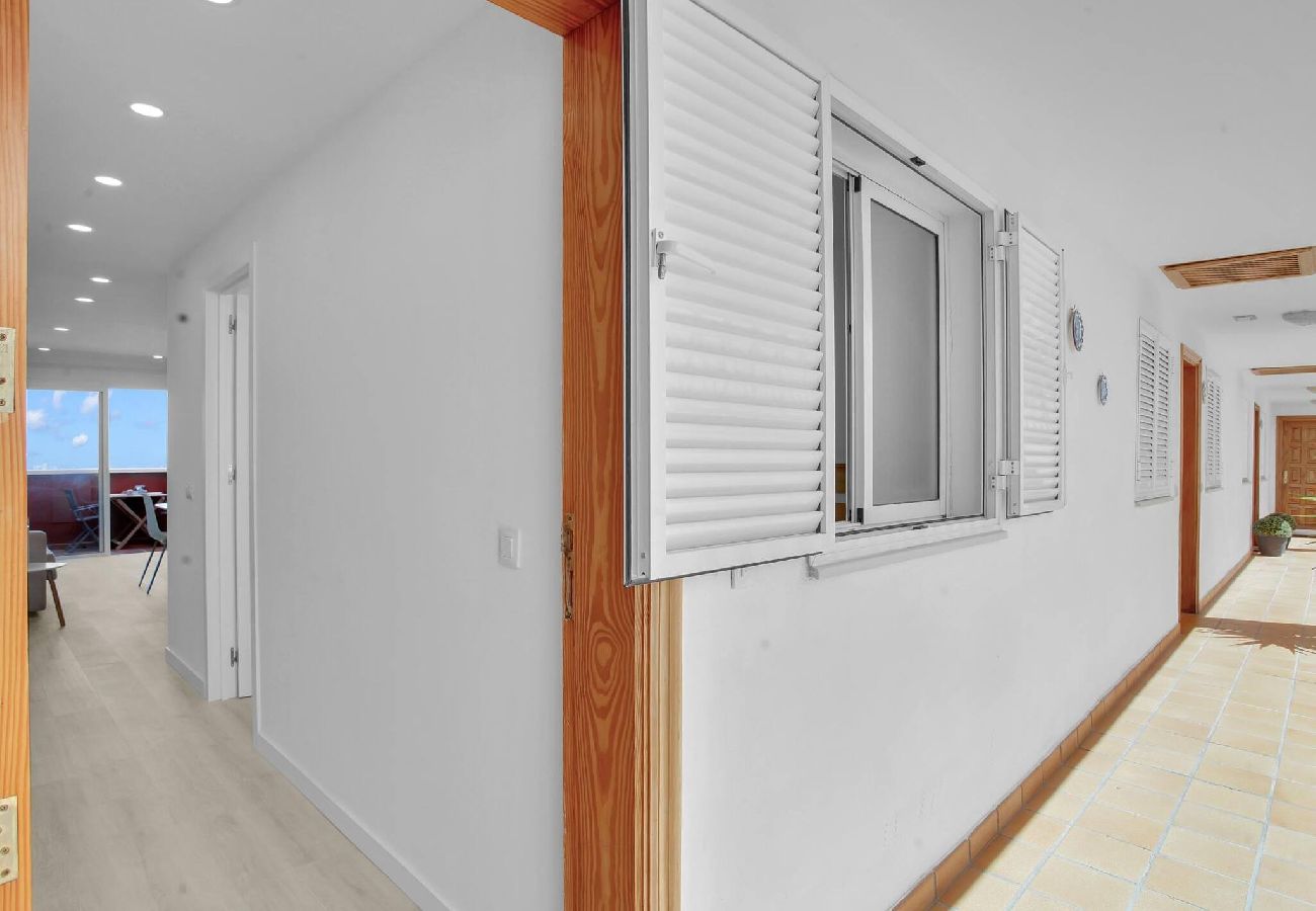 Apartamento en Puerto de Santiago - Penthouse The Cliffs, Huge Terrace, Bbq, Air C 