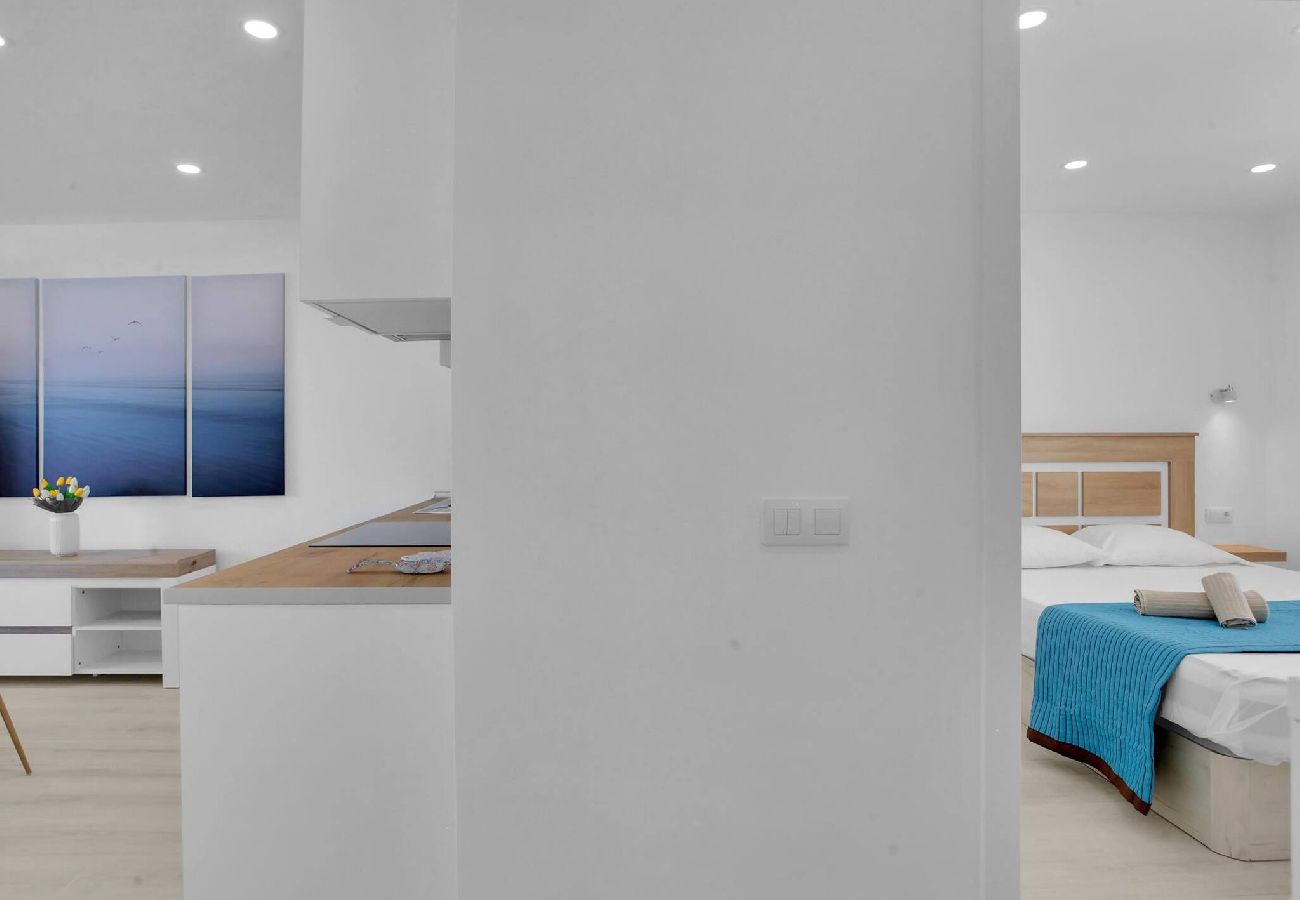 Apartamento en Puerto de Santiago - Penthouse The Cliffs, Huge Terrace, Bbq, Air C 