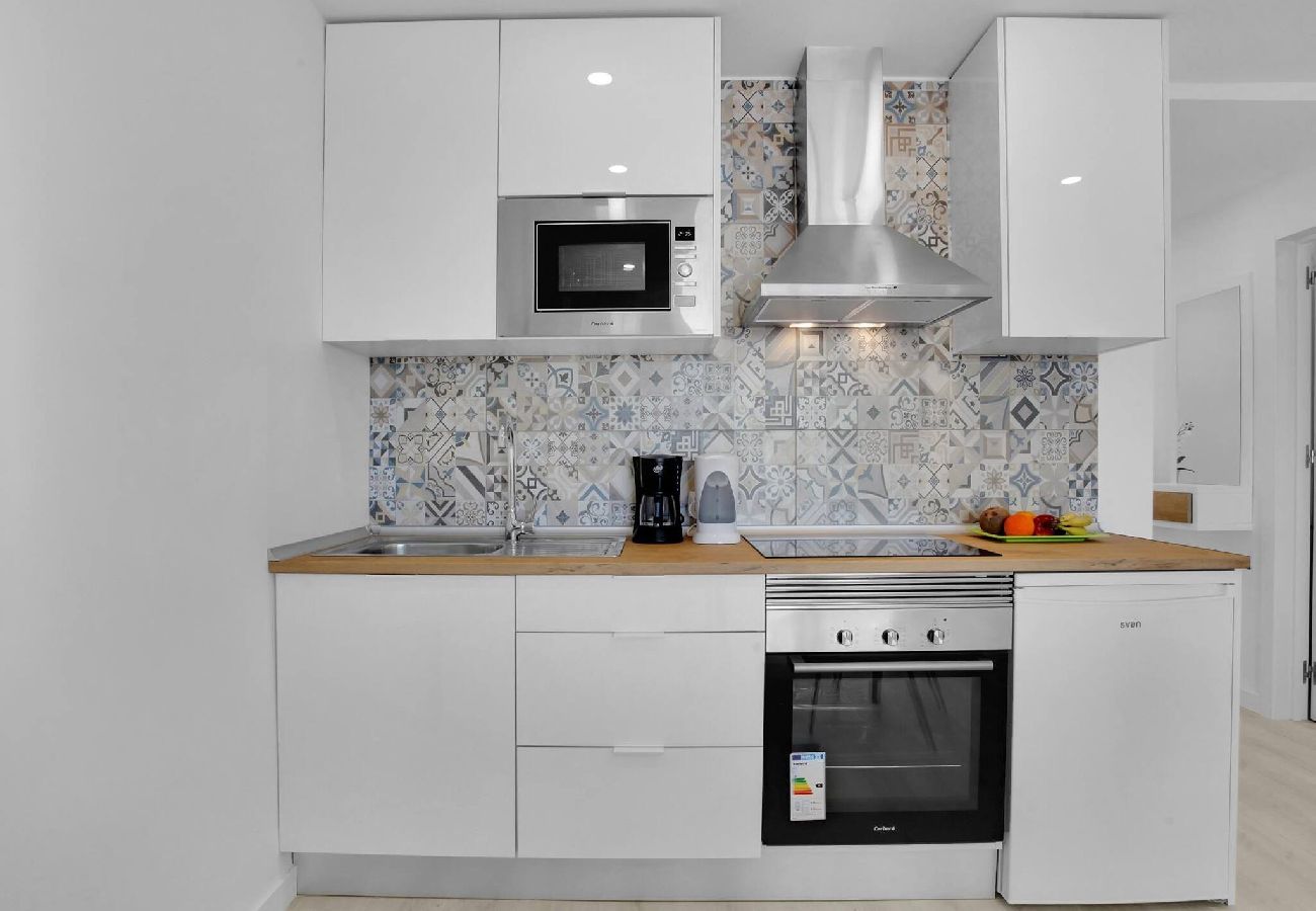 Apartamento en Puerto de Santiago - Penthouse The Cliffs, Huge Terrace, Bbq, Air C 