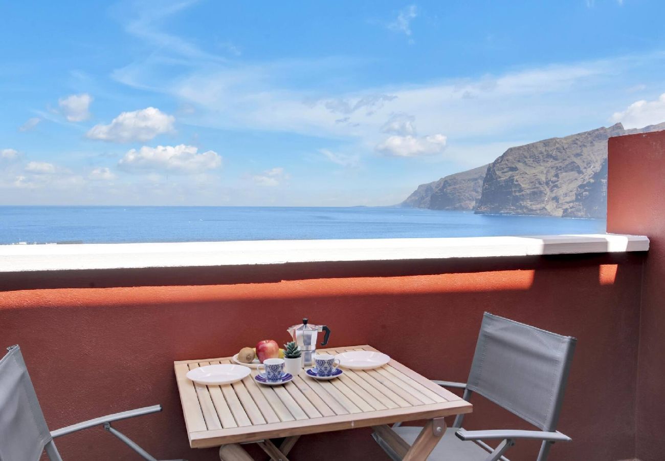 Apartamento en Puerto de Santiago - Penthouse The Cliffs, Huge Terrace, Bbq, Air C 