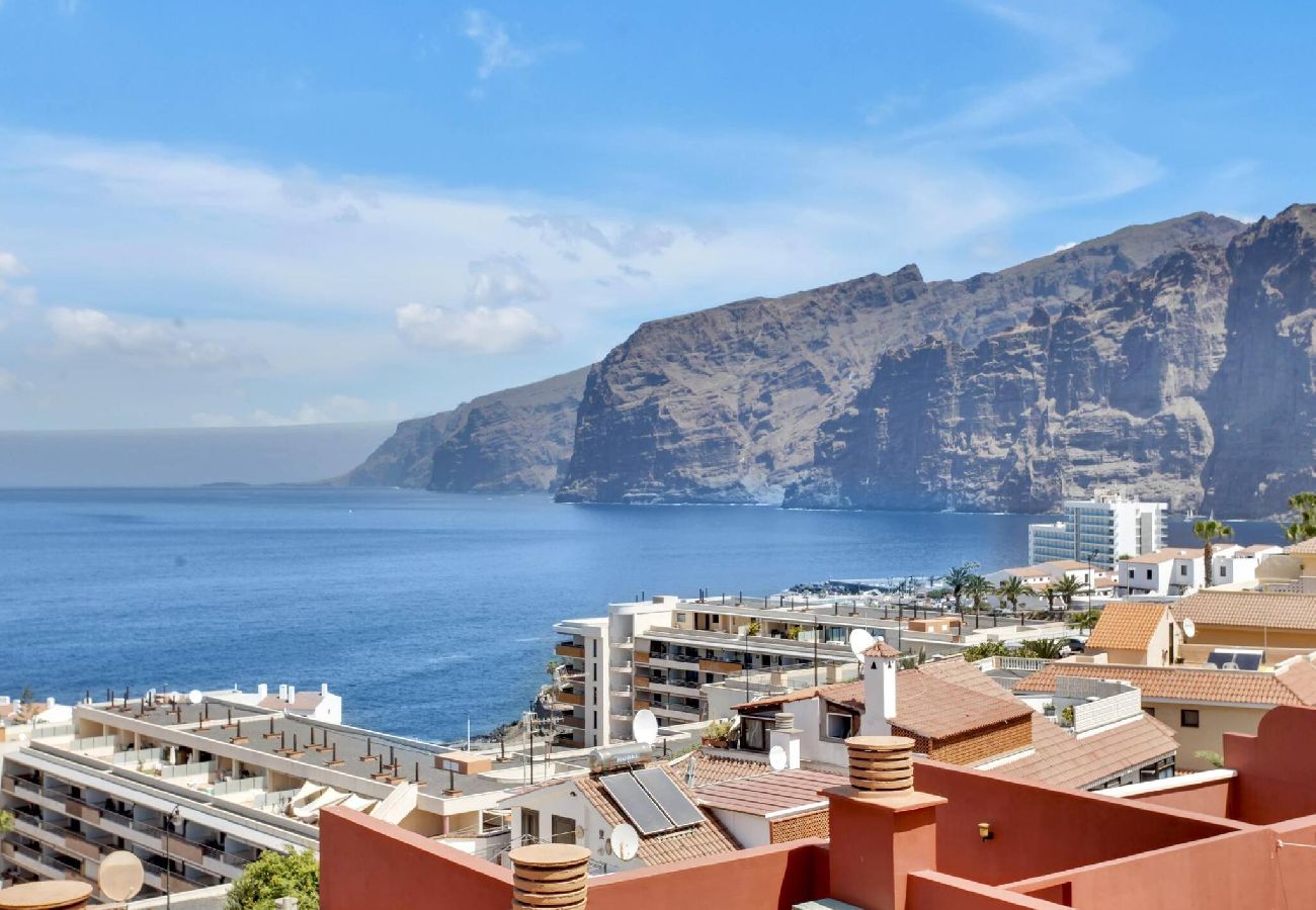 Apartamento en Puerto de Santiago - Penthouse The Cliffs, Huge Terrace, Bbq, Air C 