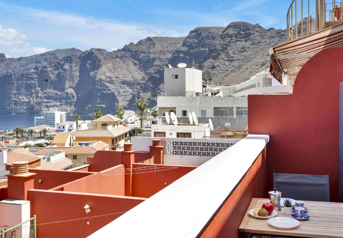 Apartamento en Puerto de Santiago - Penthouse The Cliffs, Huge Terrace, Bbq, Air C 