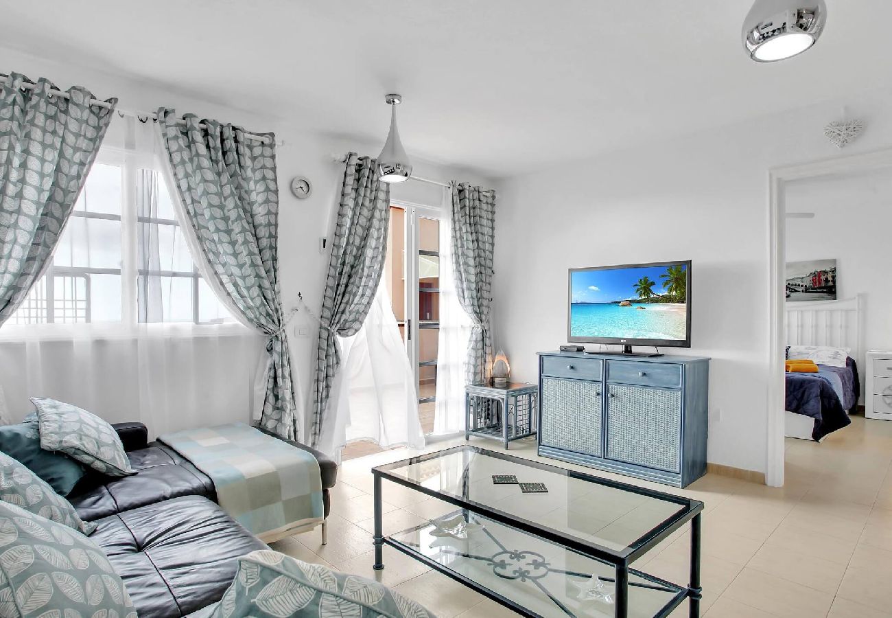 Apartamento en Los Cristianos - Stunning View Penthouse, Big Terrace, Heated Pool 