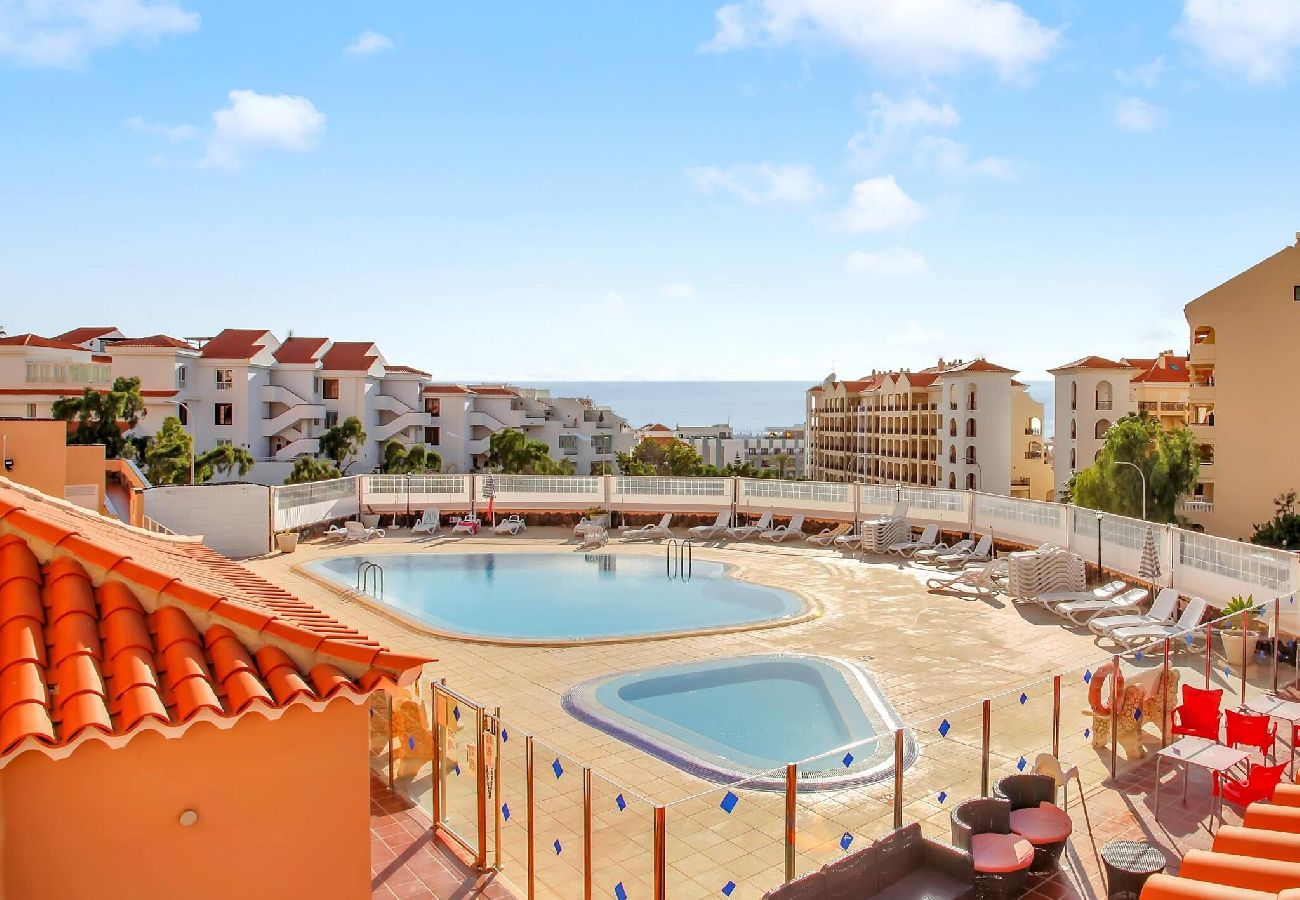 Apartamento en Los Cristianos - Stunning View Penthouse, Big Terrace, Heated Pool 