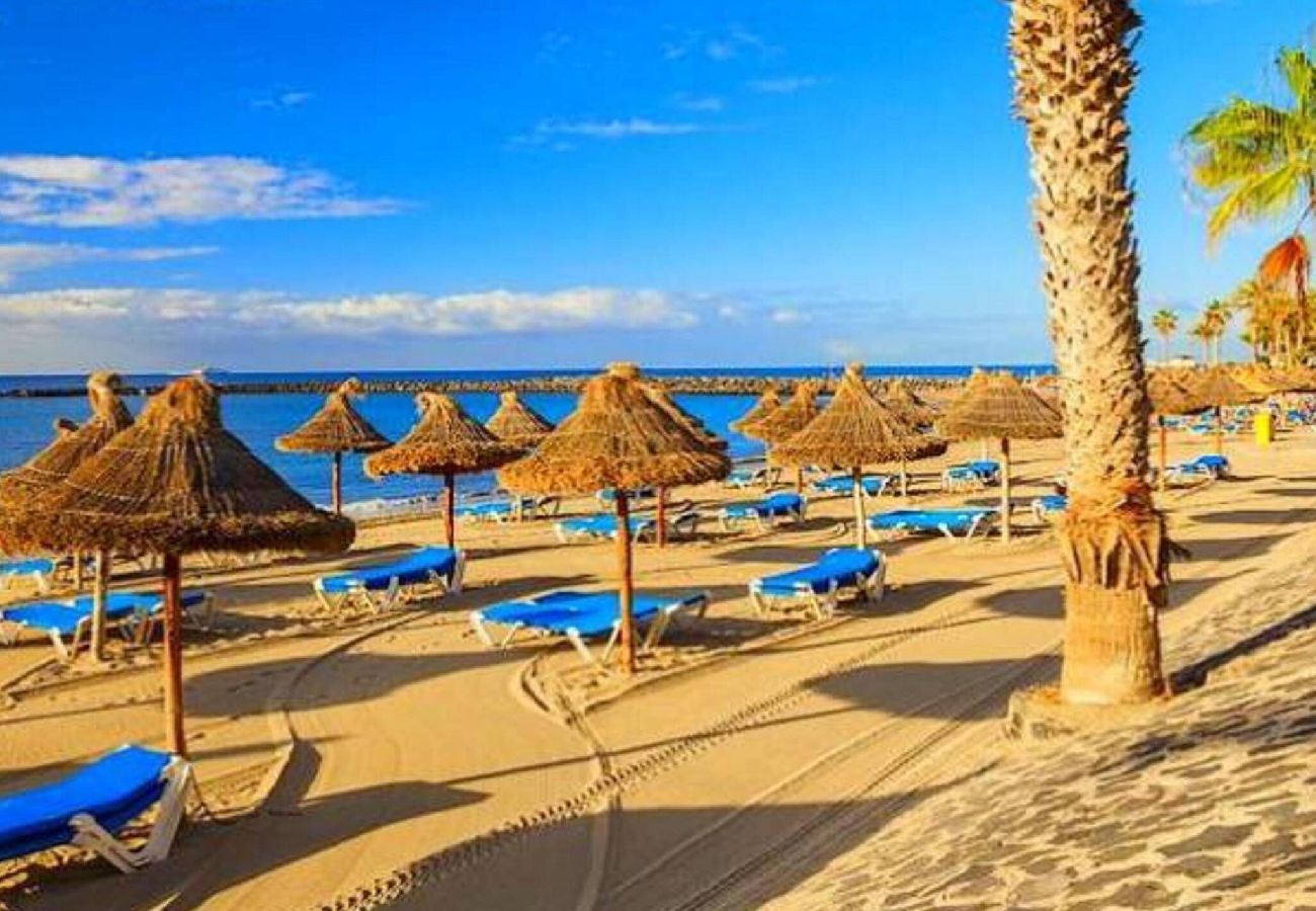 Apartamento en Los Cristianos - Stunning View Penthouse, Big Terrace, Heated Pool 