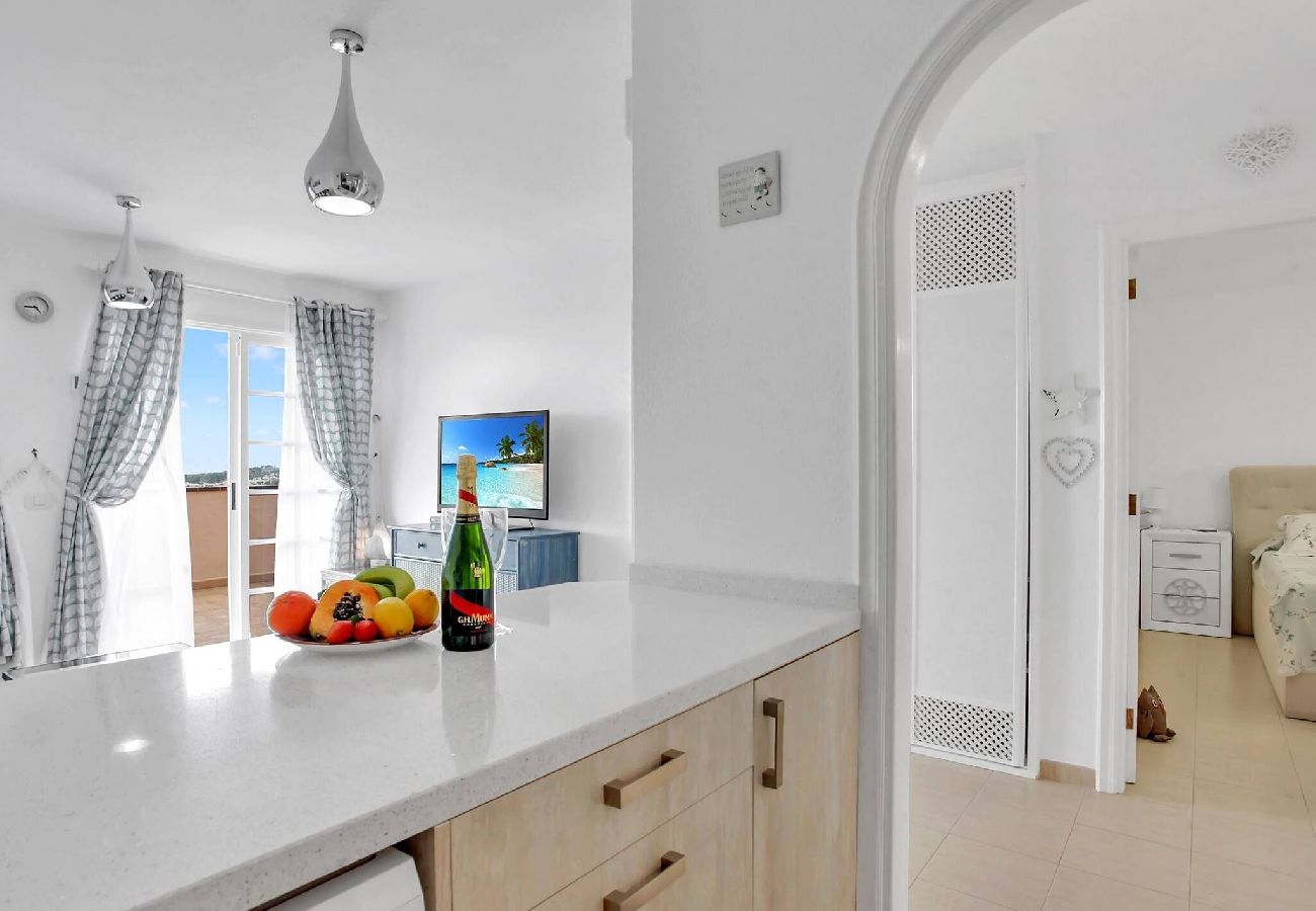 Apartamento en Los Cristianos - Stunning View Penthouse, Big Terrace, Heated Pool 