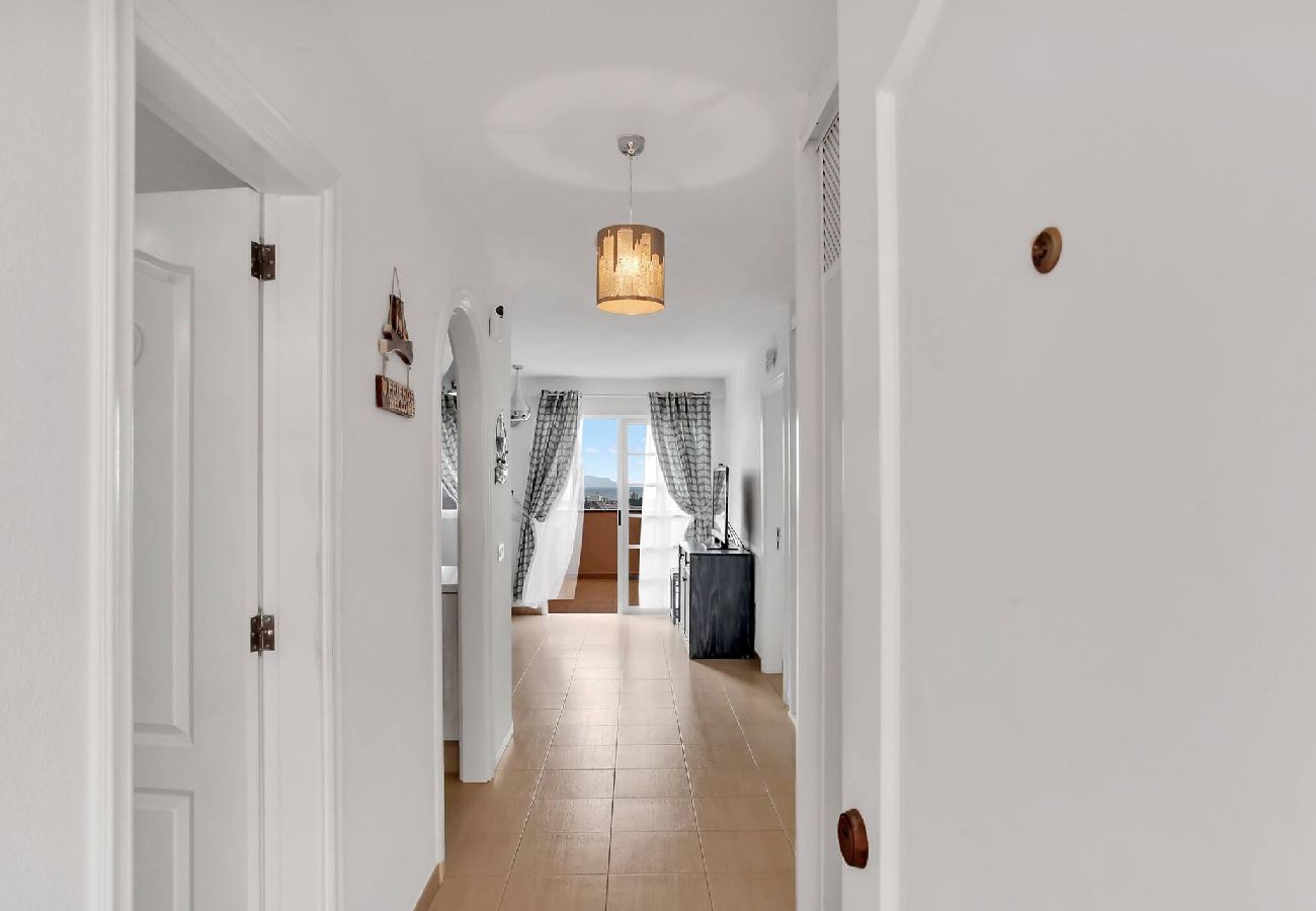 Apartamento en Los Cristianos - Stunning View Penthouse, Big Terrace, Heated Pool 