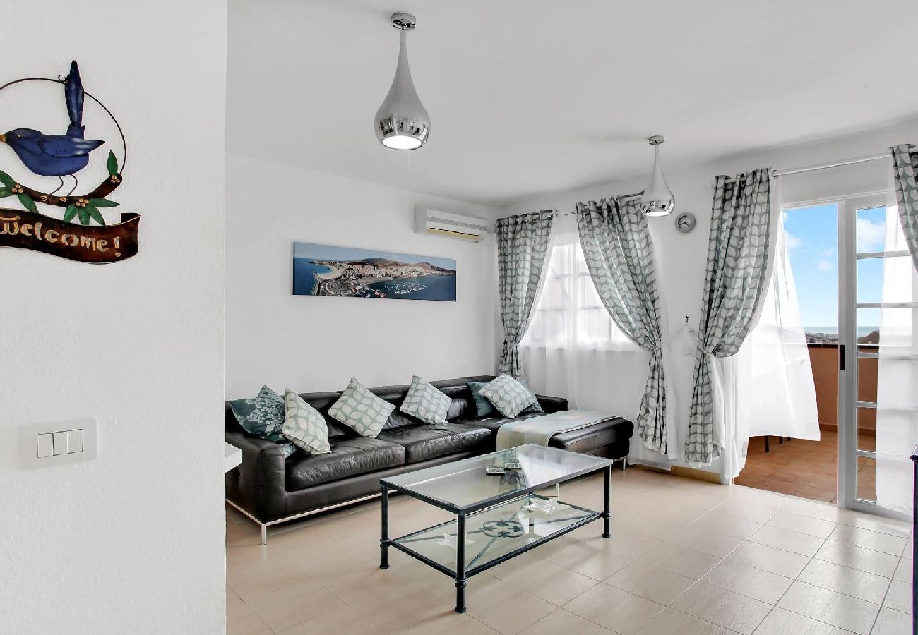 Apartamento en Los Cristianos - Stunning View Penthouse, Big Terrace, Heated Pool 
