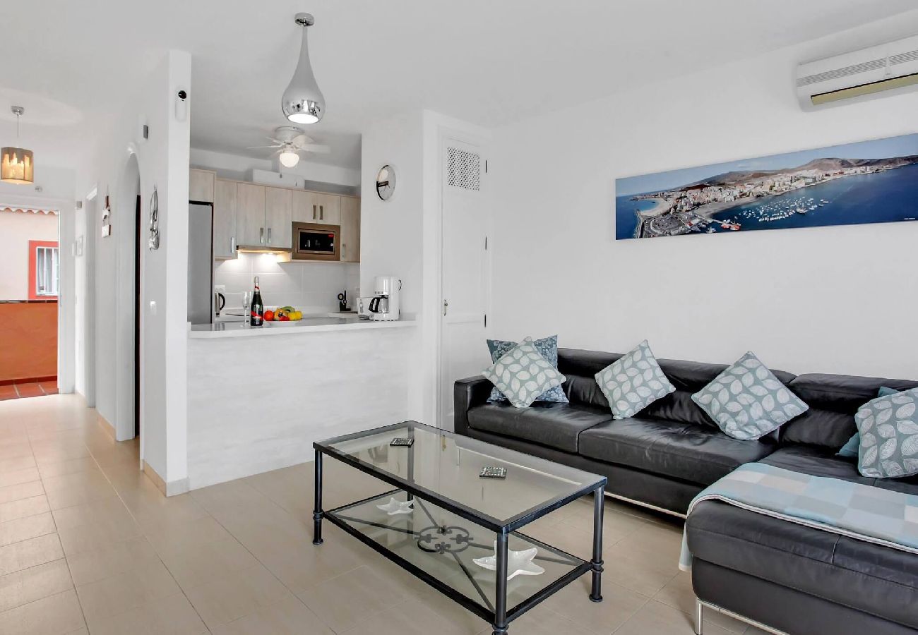 Apartamento en Los Cristianos - Stunning View Penthouse, Big Terrace, Heated Pool 