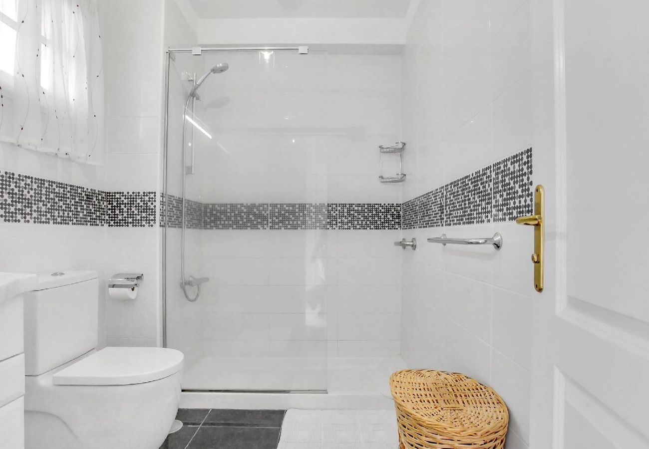 Apartamento en Los Cristianos - Stunning View Penthouse, Big Terrace, Heated Pool 