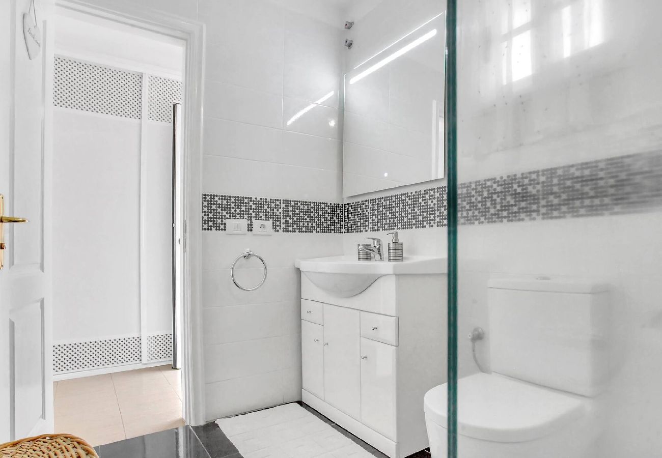 Apartamento en Los Cristianos - Stunning View Penthouse, Big Terrace, Heated Pool 