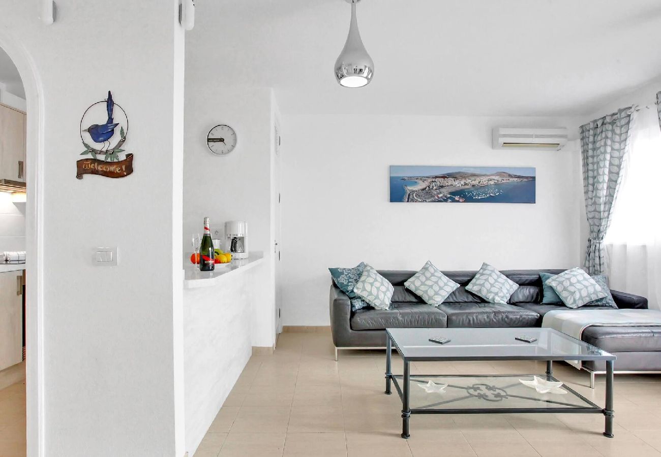 Apartamento en Los Cristianos - Stunning View Penthouse, Big Terrace, Heated Pool 