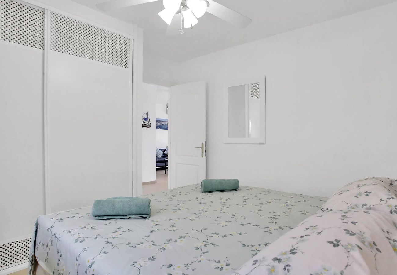 Apartamento en Los Cristianos - Stunning View Penthouse, Big Terrace, Heated Pool 