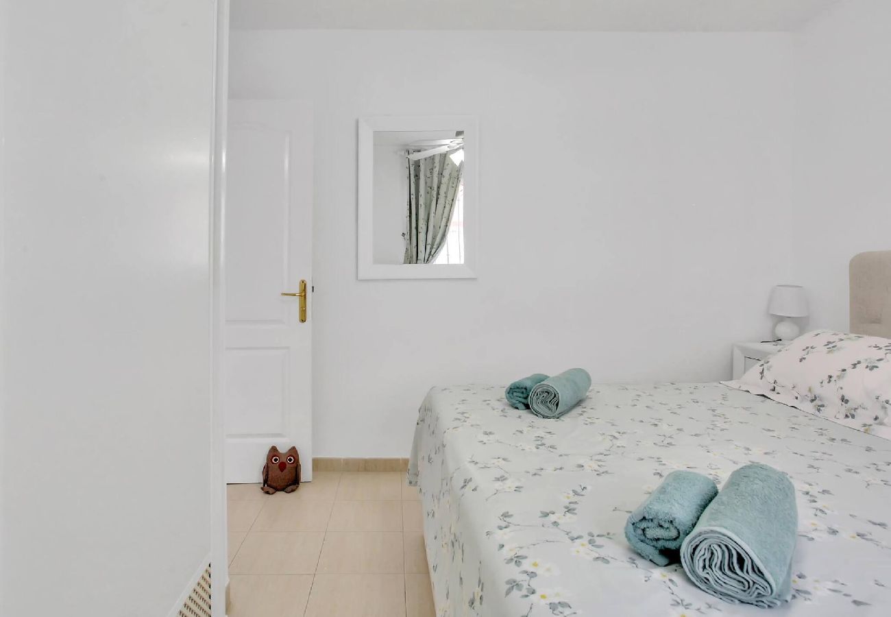 Apartamento en Los Cristianos - Stunning View Penthouse, Big Terrace, Heated Pool 