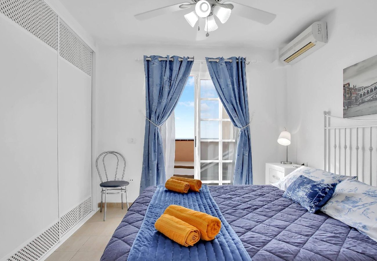 Apartamento en Los Cristianos - Stunning View Penthouse, Big Terrace, Heated Pool 